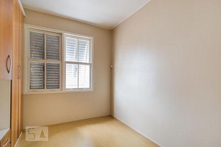 Quarto 1 de apartamento para alugar com 2 quartos, 59m² em São João, Porto Alegre