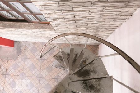 Studio para alugar com 28m², 1 quarto e sem vagaEscada