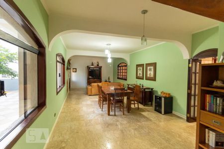 Casa à venda com 270m², 4 quartos e 3 vagasSala