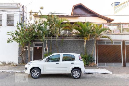 Casa à venda com 270m², 4 quartos e 3 vagasFachada