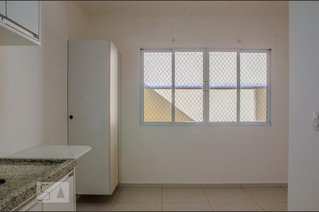 Cozinha de casa de condomínio para alugar com 2 quartos, 70m² em Vila Pereira Cerca, São Paulo