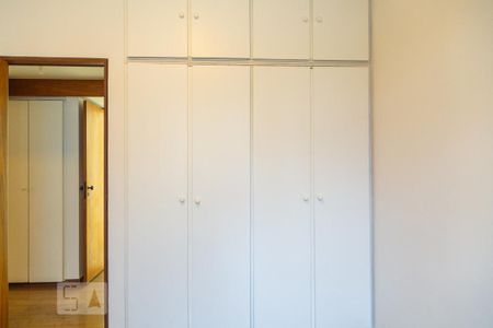 Apartamento para alugar com 100m², 3 quartos e 1 vaga Apartamento para alugar com 100m², 3 quartos e 1 vagaArmário do Quarto 3
