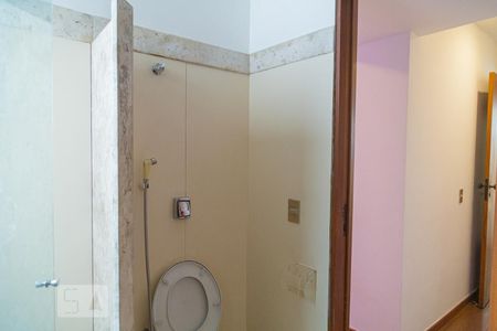 Apartamento para alugar com 100m², 3 quartos e 1 vaga Apartamento para alugar com 100m², 3 quartos e 1 vagaBanheiro da Suíte