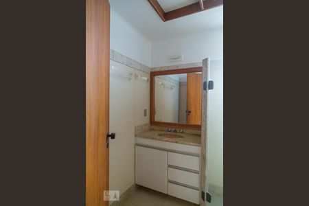 Apartamento para alugar com 100m², 3 quartos e 1 vaga Apartamento para alugar com 100m², 3 quartos e 1 vagaBanheiro da Suíte