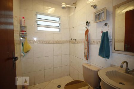 Banheiro 1 de casa à venda com 3 quartos, 150m² em Jardim Itapemirim, São Paulo