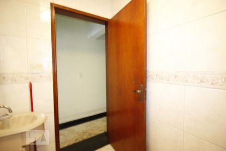 Banheiro 1 de casa à venda com 3 quartos, 150m² em Jardim Itapemirim, São Paulo