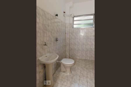 Banheiro de casa para alugar com 1 quarto, 45m² em Vila Santa Virginia, São Paulo