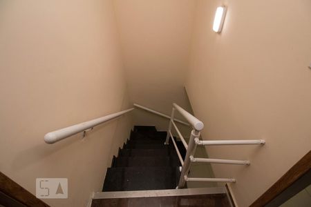 Escadas de casa de condomínio para alugar com 2 quartos, 60m² em Vila Granada, São Paulo