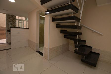 Sala de casa de condomínio para alugar com 2 quartos, 60m² em Vila Granada, São Paulo