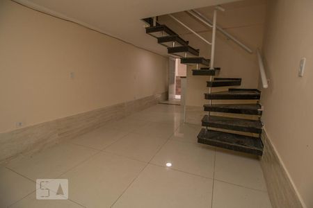 Sala de casa de condomínio para alugar com 2 quartos, 60m² em Vila Granada, São Paulo