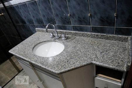 Casa para alugar com 120m², 2 quartos e 2 vagasBanheiro