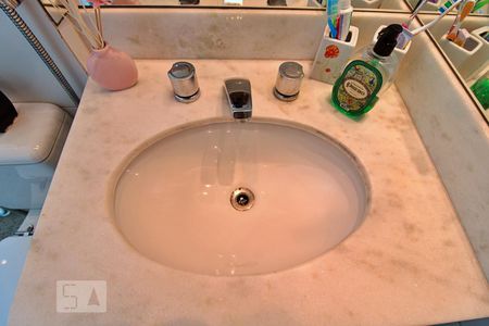 Apartamento à venda com 119m², 2 quartos e 3 vagasBanheiro da Suíte 2