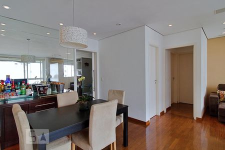 Apartamento à venda com 119m², 2 quartos e 3 vagasSala