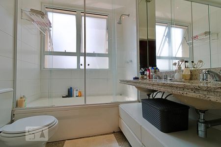 Apartamento à venda com 119m², 2 quartos e 3 vagasBanheiro da Suíte 1