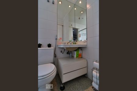 Apartamento à venda com 119m², 2 quartos e 3 vagasBanheiro da Suíte 2