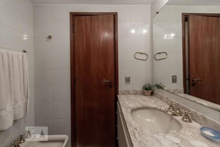 Apartamento para alugar com 275m², 4 quartos e 4 vagasBanheiro da Suíte 1