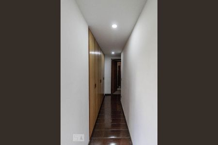 Apartamento para alugar com 275m², 4 quartos e 4 vagasCorredor para os quartos