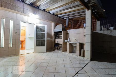 Casa à venda com 320m², 4 quartos e 2 vagas Casa à venda com 320m², 4 quartos e 2 vagasChurrasqueira