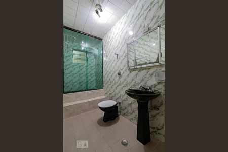 Casa à venda com 320m², 4 quartos e 2 vagas Casa à venda com 320m², 4 quartos e 2 vagasBanheiro da Suite 2