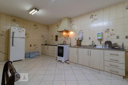 Casa à venda com 320m², 4 quartos e 2 vagas Casa à venda com 320m², 4 quartos e 2 vagasCozinha