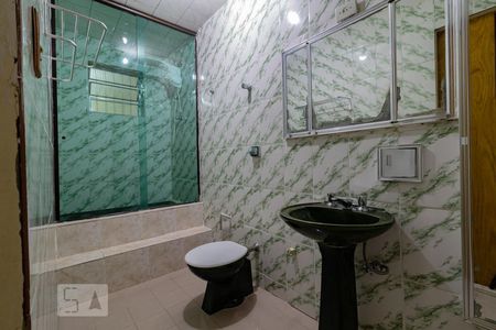 Casa à venda com 320m², 4 quartos e 2 vagas Casa à venda com 320m², 4 quartos e 2 vagasBanheiro da Suite 2