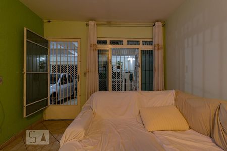 Sala de casa à venda com 4 quartos, 320m² em Conjunto Residencial Novo Pacaembu, São Paulo