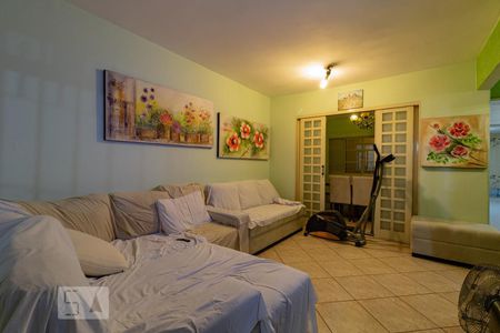 Sala de casa à venda com 4 quartos, 320m² em Conjunto Residencial Novo Pacaembu, São Paulo