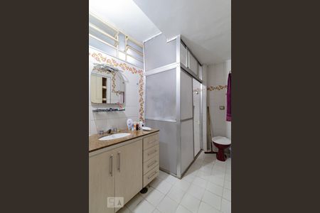 Casa à venda com 320m², 4 quartos e 2 vagas Casa à venda com 320m², 4 quartos e 2 vagasBanheiro da Suite