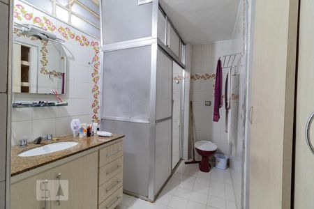 Casa à venda com 320m², 4 quartos e 2 vagas Casa à venda com 320m², 4 quartos e 2 vagasBanheiro da Suite