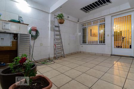 Casa à venda com 320m², 4 quartos e 2 vagas Casa à venda com 320m², 4 quartos e 2 vagasEntrada