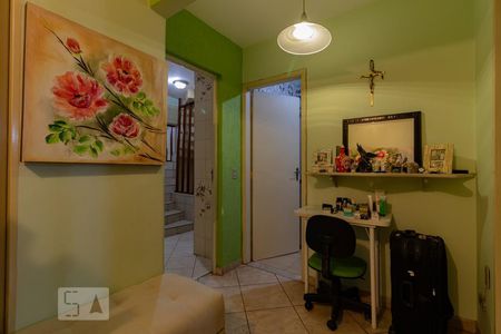 Sala de casa à venda com 4 quartos, 320m² em Conjunto Residencial Novo Pacaembu, São Paulo