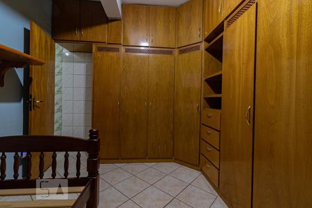 Casa à venda com 320m², 4 quartos e 2 vagas Casa à venda com 320m², 4 quartos e 2 vagasSuite 2