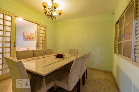 Sala de Jantar de casa à venda com 4 quartos, 320m² em Conjunto Residencial Novo Pacaembu, São Paulo