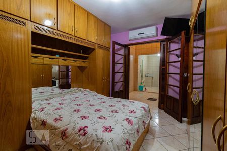 Casa à venda com 320m², 4 quartos e 2 vagas Casa à venda com 320m², 4 quartos e 2 vagasSuite