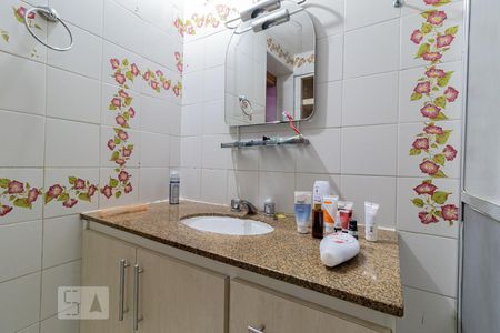 Casa à venda com 320m², 4 quartos e 2 vagas Casa à venda com 320m², 4 quartos e 2 vagasBanheiro da Suite