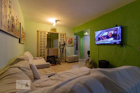 Sala de casa à venda com 4 quartos, 220m² em Conjunto Residencial Novo Pacaembu, São Paulo
