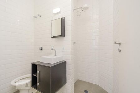 Banheiro de kitnet/studio para alugar com 1 quarto, 28m² em Bela Vista, São Paulo