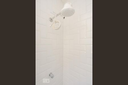 Banheiro de kitnet/studio para alugar com 1 quarto, 28m² em Bela Vista, São Paulo