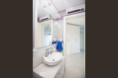 Casa à venda com 362m², 4 quartos e 5 vagasBanheiro 2