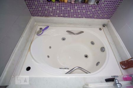 Casa à venda com 362m², 4 quartos e 5 vagasBanheiro 2