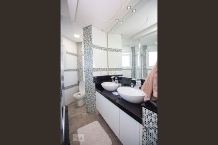 Casa à venda com 362m², 4 quartos e 5 vagasBanheiro da suíte