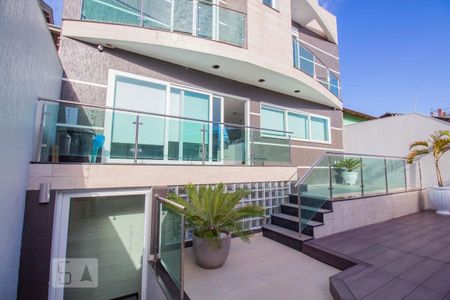 Casa à venda com 362m², 4 quartos e 5 vagasFundos