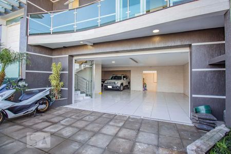 Casa à venda com 362m², 4 quartos e 5 vagasFachada da Casa
