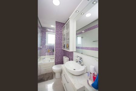 Casa à venda com 362m², 4 quartos e 5 vagasBanheiro 2