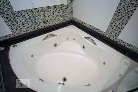 Casa à venda com 362m², 4 quartos e 5 vagasBanheiro da suíte