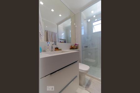 Apartamento à venda com 76m², 3 quartos e 2 vagas Apartamento à venda com 76m², 3 quartos e 2 vagasBanheiro da Suíte