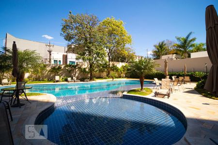 Apartamento à venda com 76m², 3 quartos e 2 vagas Apartamento à venda com 76m², 3 quartos e 2 vagasÁrea comum - Piscina