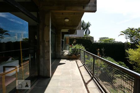 Sacada da Sala de casa à venda com 4 quartos, 525m² em Jardim Guedala, São Paulo