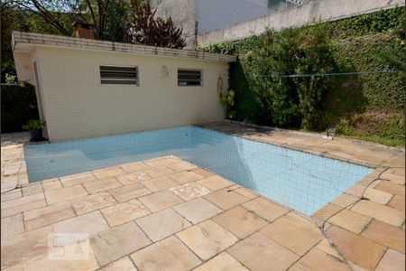 Casa à venda com 225m², 3 quartos e 3 vagasPiscina