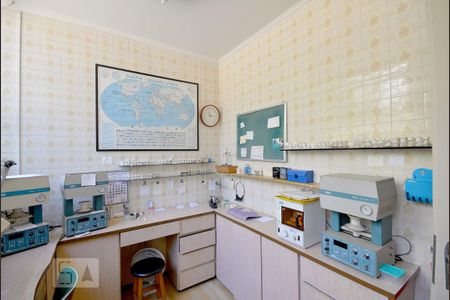 Casa à venda com 225m², 3 quartos e 3 vagasQuarto de Serviço